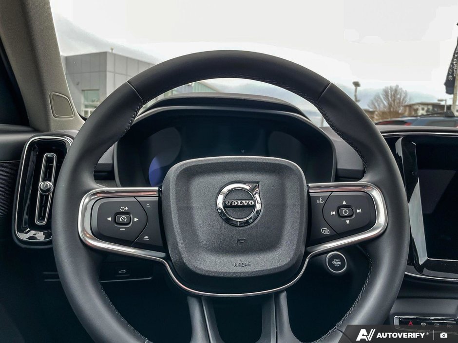 2026 Volvo XC40 Core Dark Theme-14
