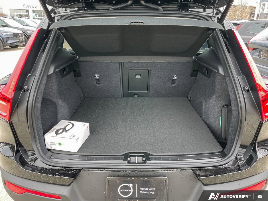 2026 Volvo XC40 Core Dark Theme-8