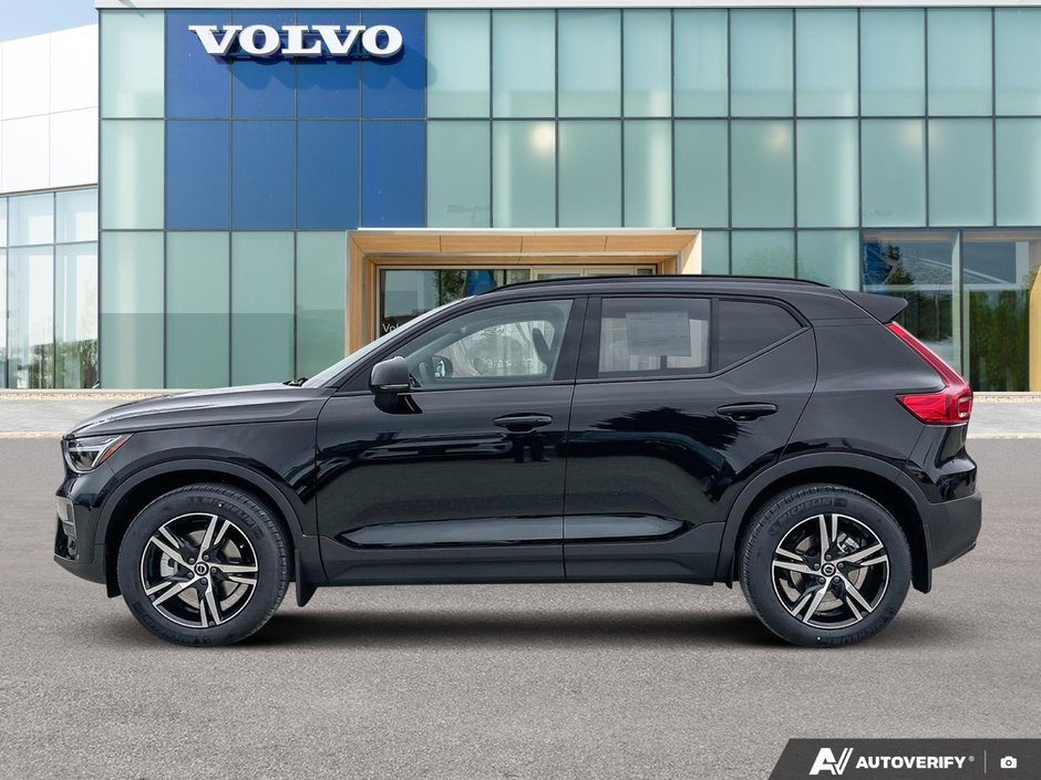 2026 Volvo XC40 Core Dark Theme-2