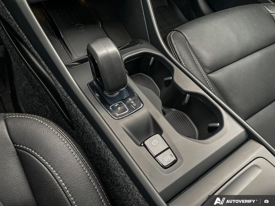 2026 Volvo XC40 Core Dark Theme-18