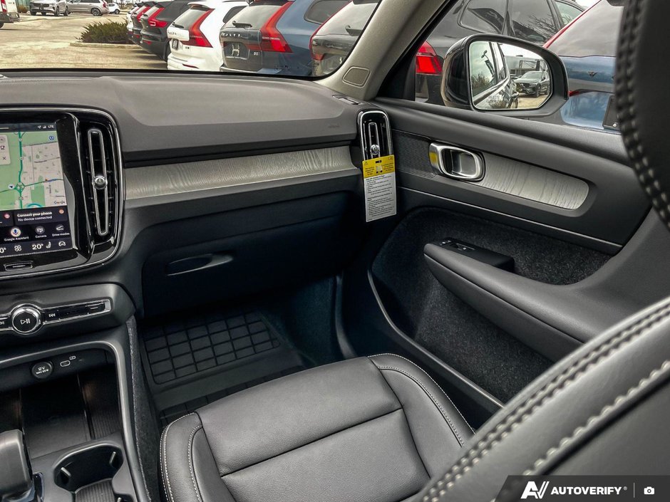 2026 Volvo XC40 Core Dark Theme-25