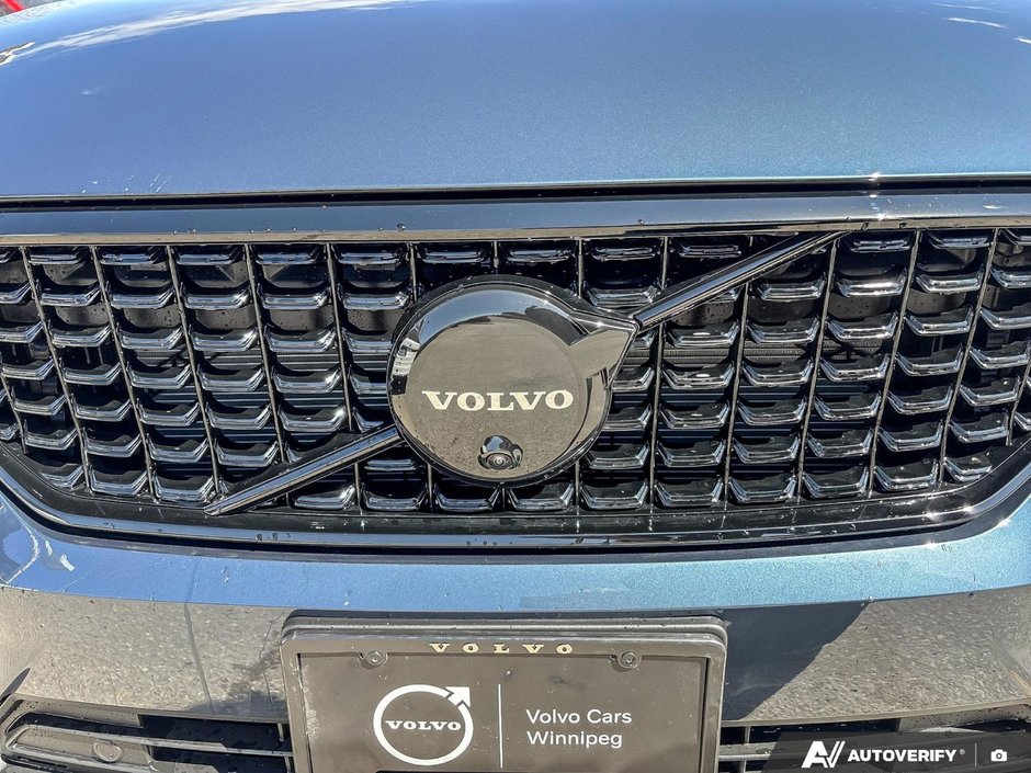 2026 Volvo XC40 Ultra Black Edition-5
