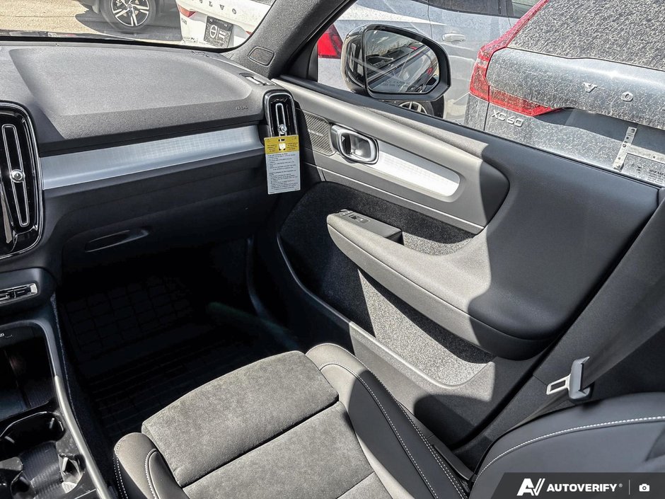2026 Volvo XC40 Ultra Black Edition-24