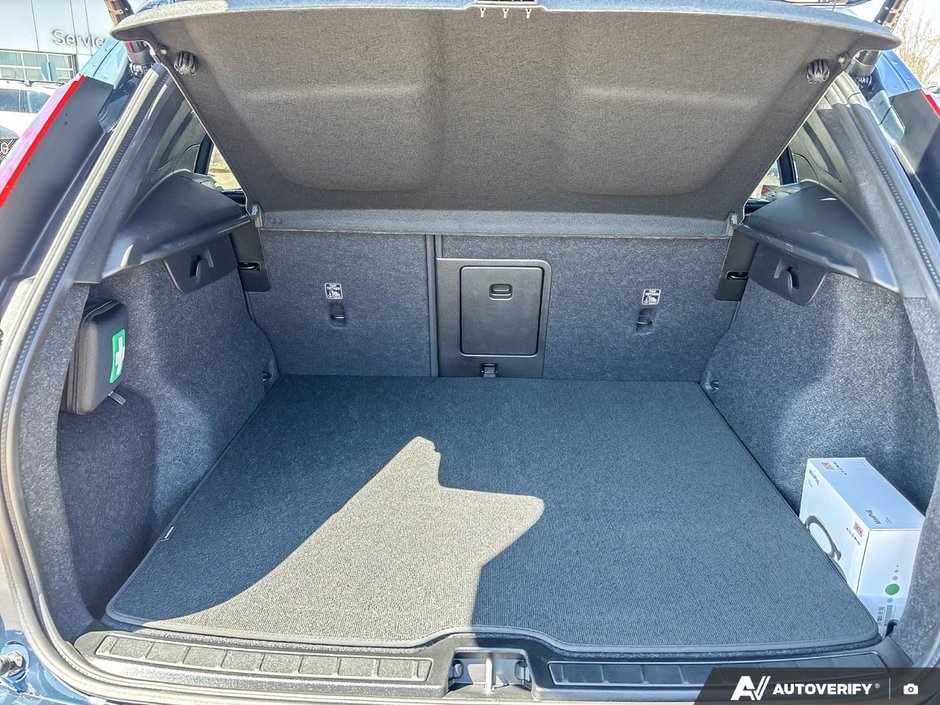 2026 Volvo XC40 Core Dark Theme-7