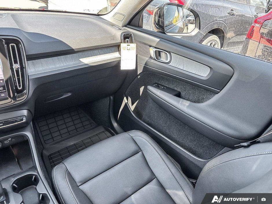 2026 Volvo XC40 Core Dark Theme-24