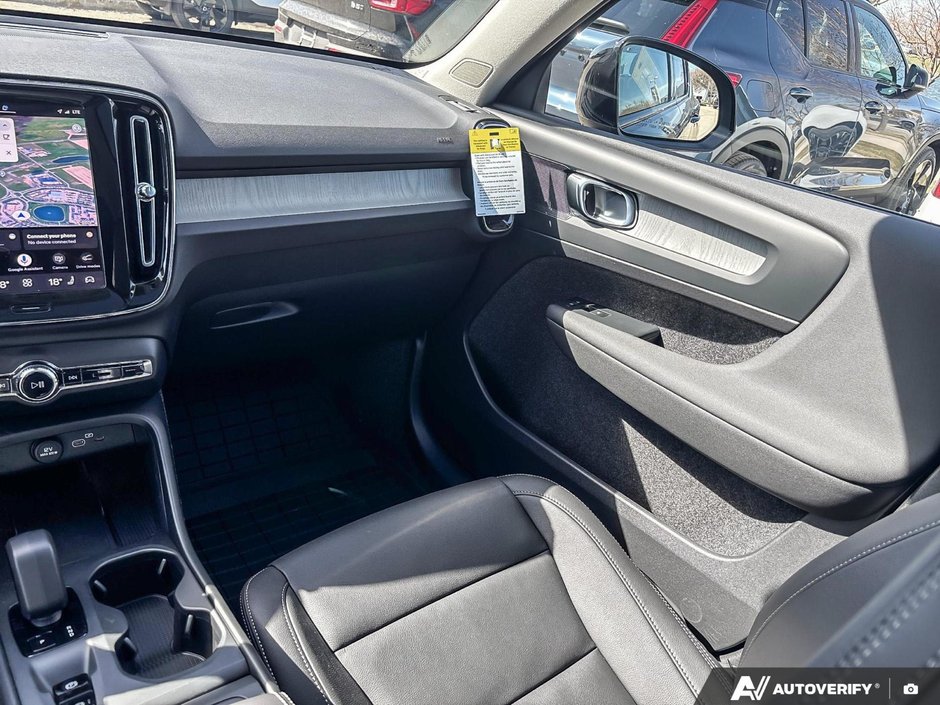 2026 Volvo XC40 Core Dark Theme-24