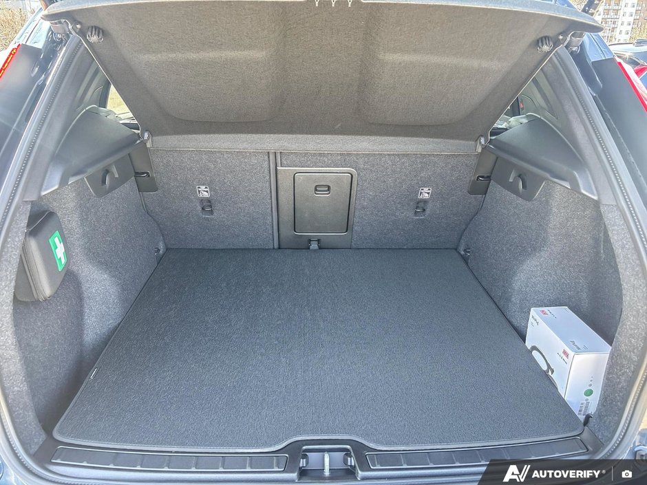 2026 Volvo XC40 Core Dark Theme-7