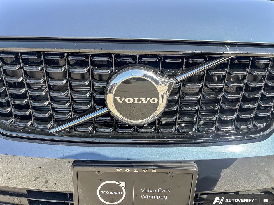 2026 Volvo XC40 Core Dark Theme-5
