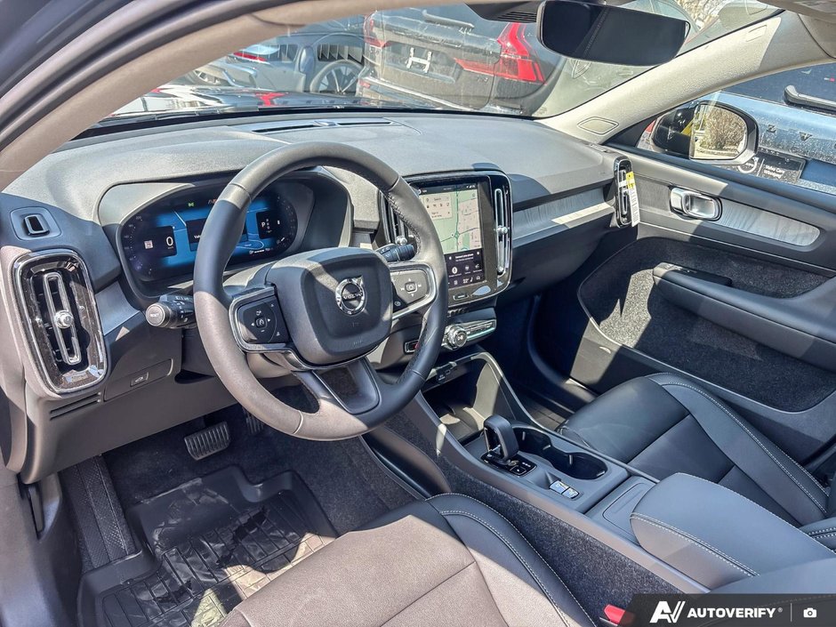 2026 Volvo XC40 Core Dark Theme-12
