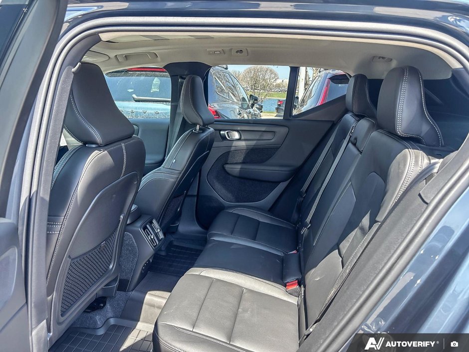 2026 Volvo XC40 Core Dark Theme-22