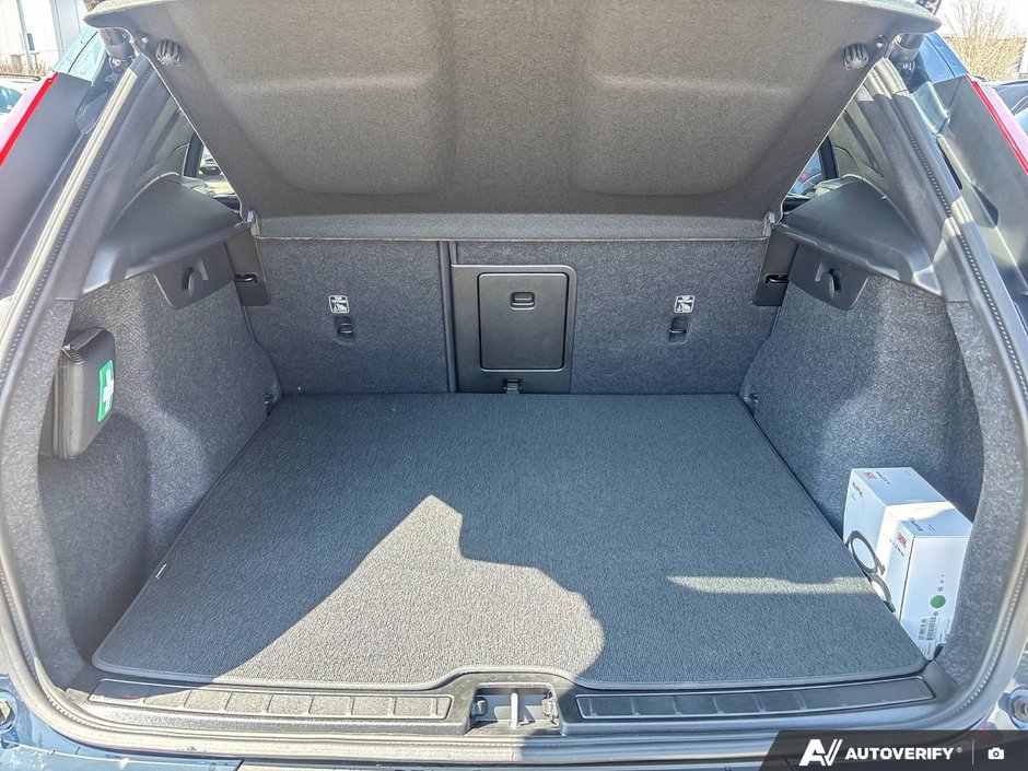 2026 Volvo XC40 Core Dark Theme-7
