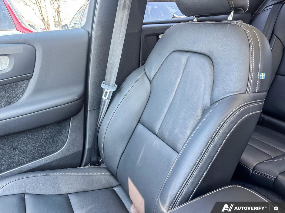 2026 Volvo XC40 Core Dark Theme-19