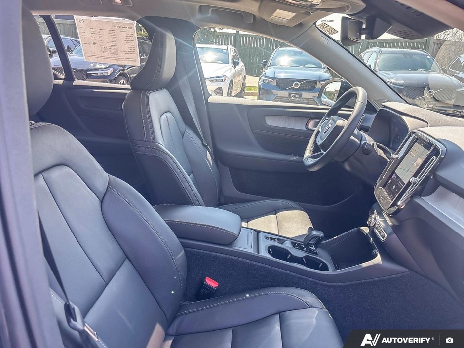 2026 Volvo XC40 Core Dark Theme-21