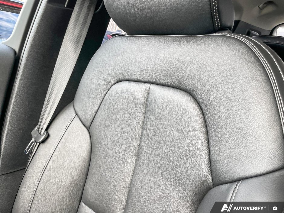 2026 Volvo XC40 Core Dark Theme-19