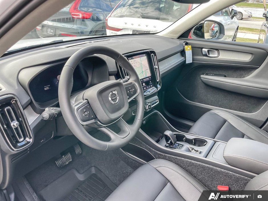 2026 Volvo XC40 Core Dark Theme-12