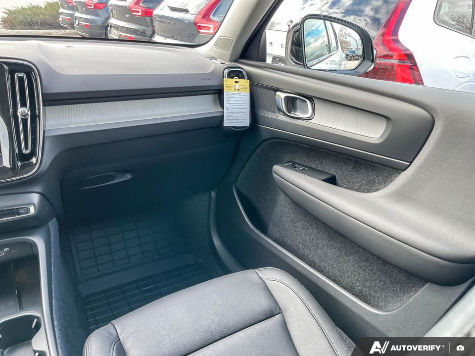 2026 Volvo XC40 Core Dark Theme-24