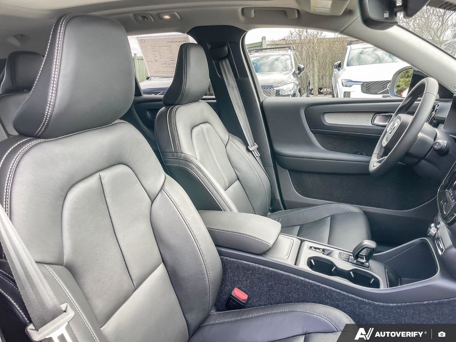 2026 Volvo XC40 Core Dark Theme-21