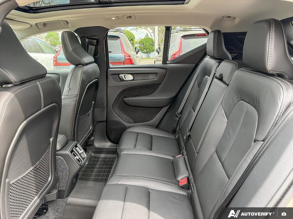 2026 Volvo XC40 Plus Dark Theme-23