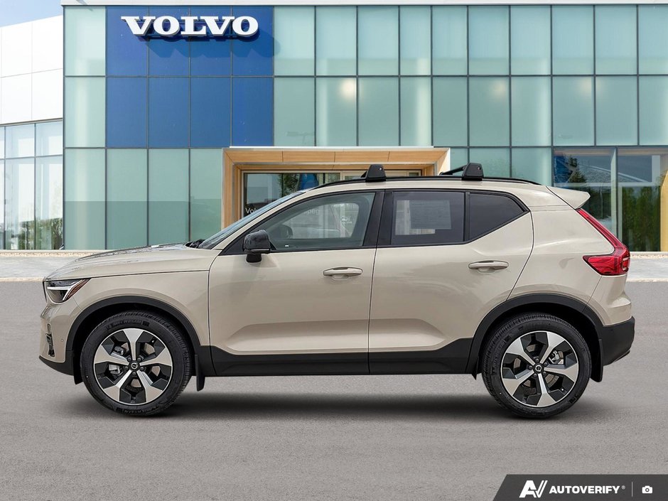 2026 Volvo XC40 Plus Dark Theme-2