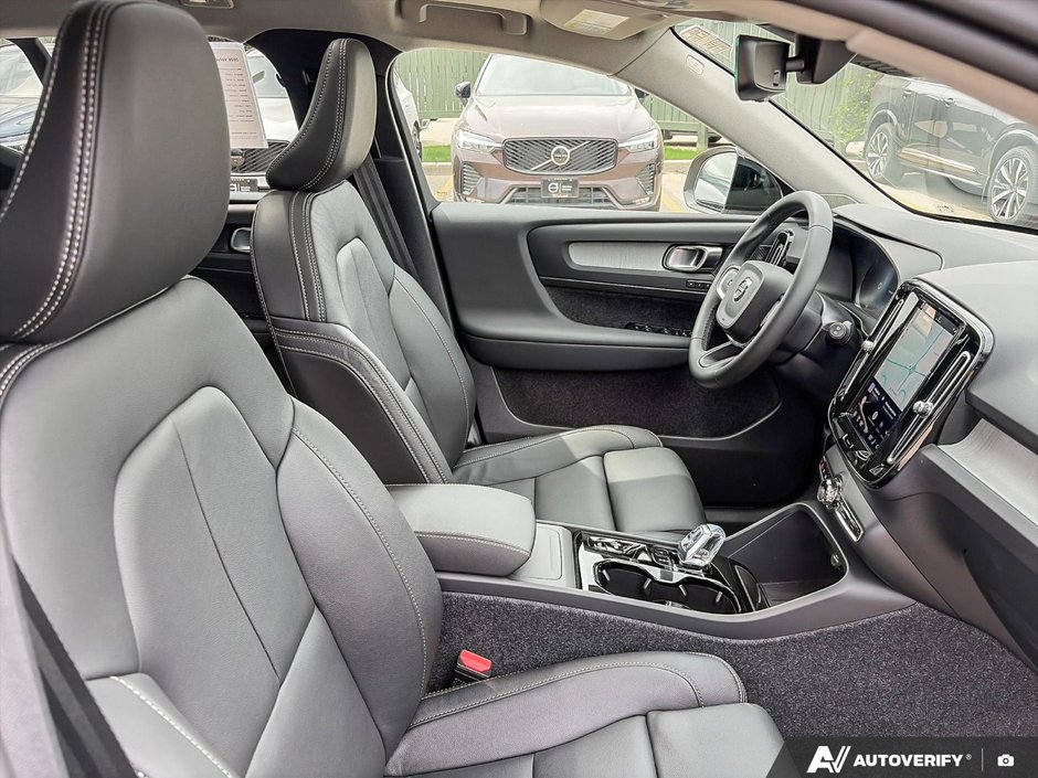 2026 Volvo XC40 Plus Dark Theme-22