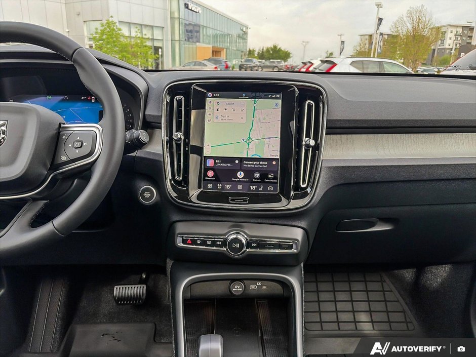 2026 Volvo XC40 Core Dark Theme-19
