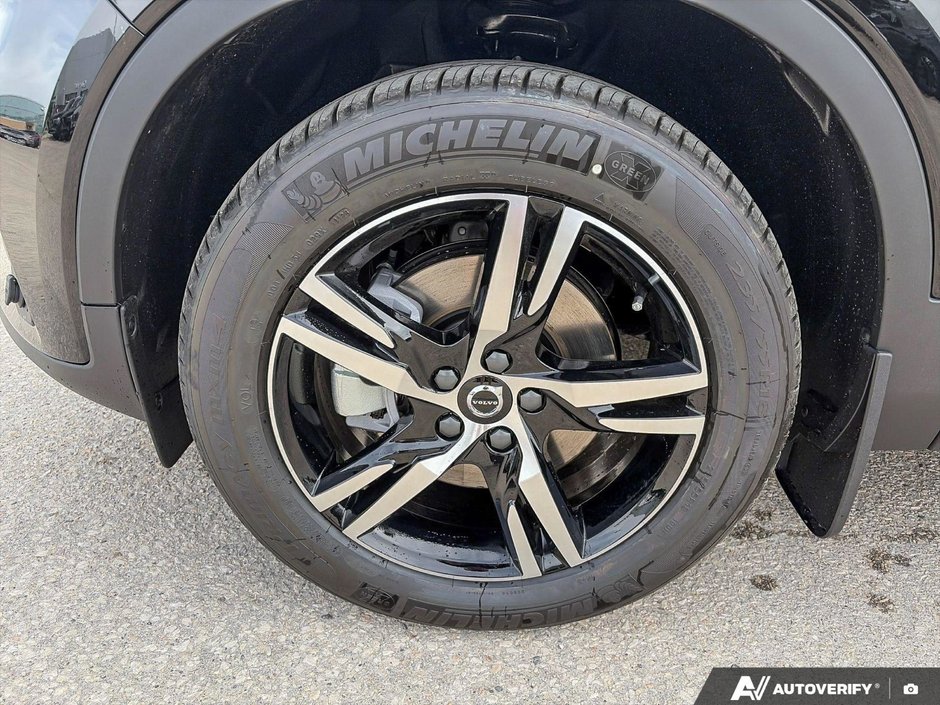 2026 Volvo XC40 Core Dark Theme-9