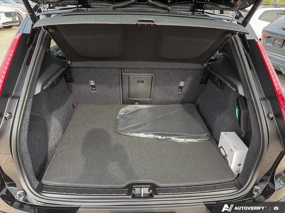 2026 Volvo XC40 Core Dark Theme-8