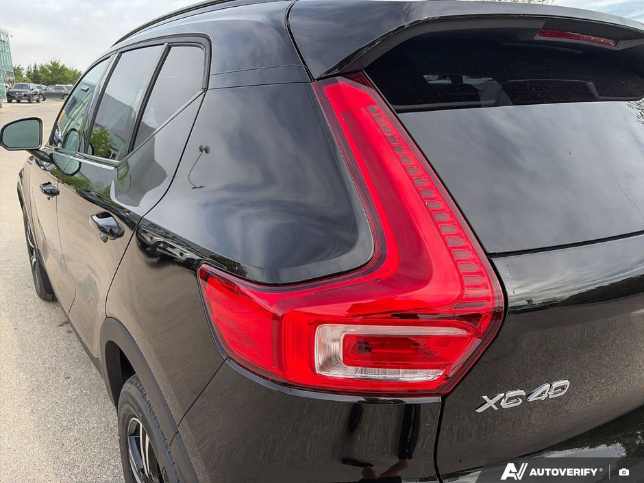 2026 Volvo XC40 Core Dark Theme-12