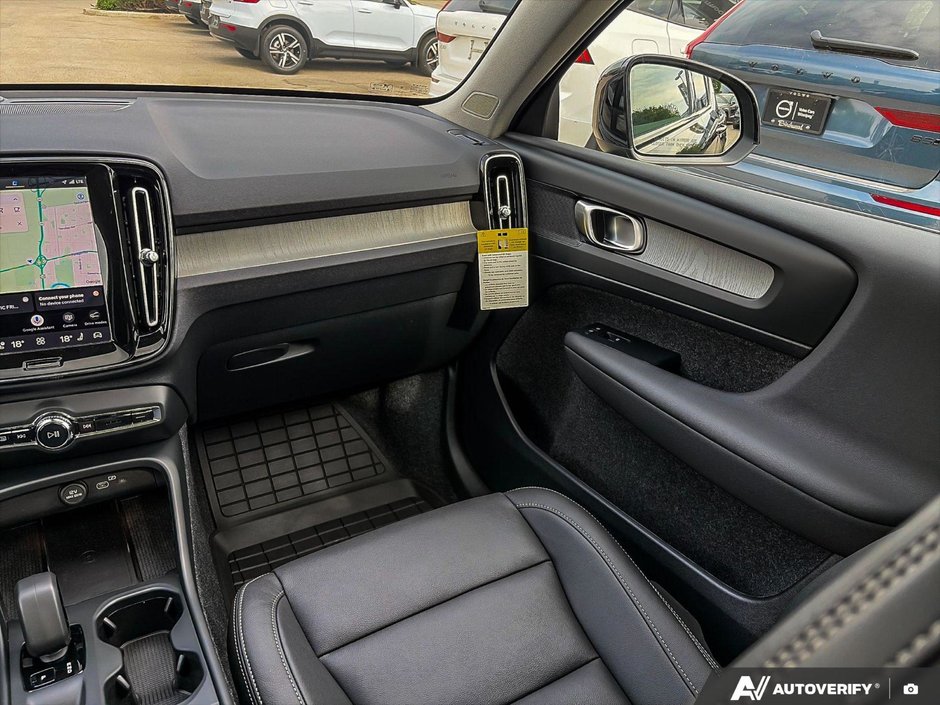 2026 Volvo XC40 Core Dark Theme-25