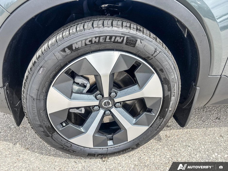 2026 Volvo XC40 Plus Dark Theme-9