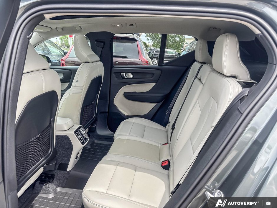 2026 Volvo XC40 Plus Dark Theme-23