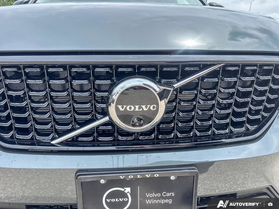 2026 Volvo XC40 Plus Dark Theme-6