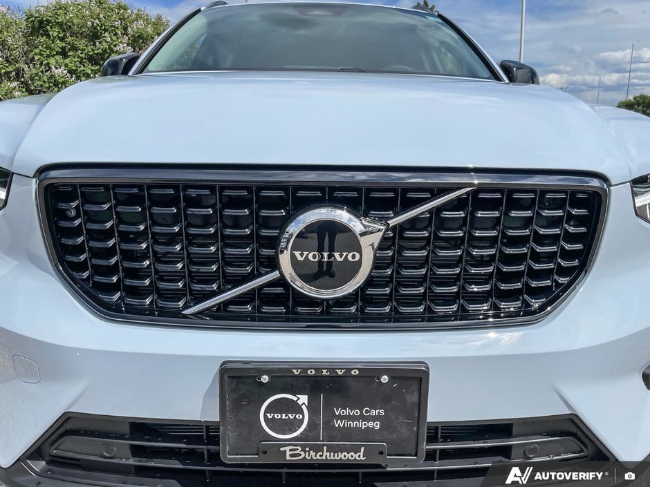 2026 Volvo XC40 Core Dark Theme-6
