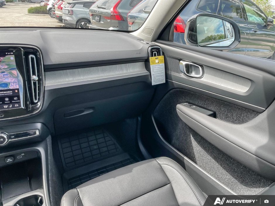 2026 Volvo XC40 Core Dark Theme-25