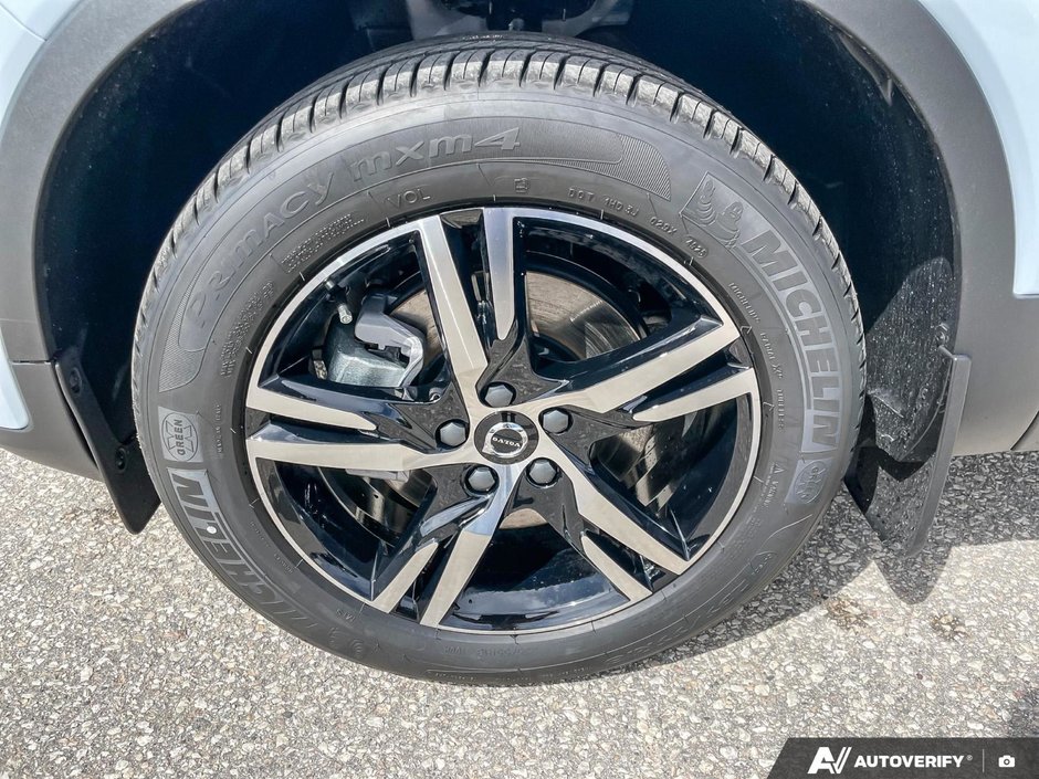2026 Volvo XC40 Core Dark Theme-9