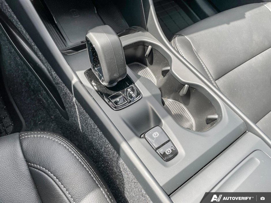 2026 Volvo XC40 Core Dark Theme-18