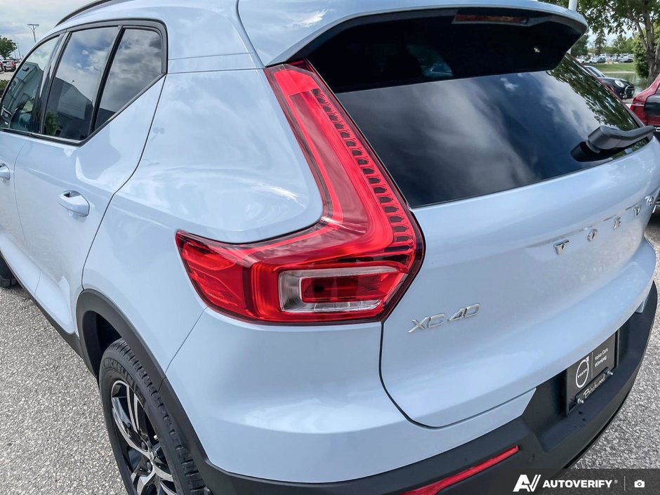 2026 Volvo XC40 Core Dark Theme-12