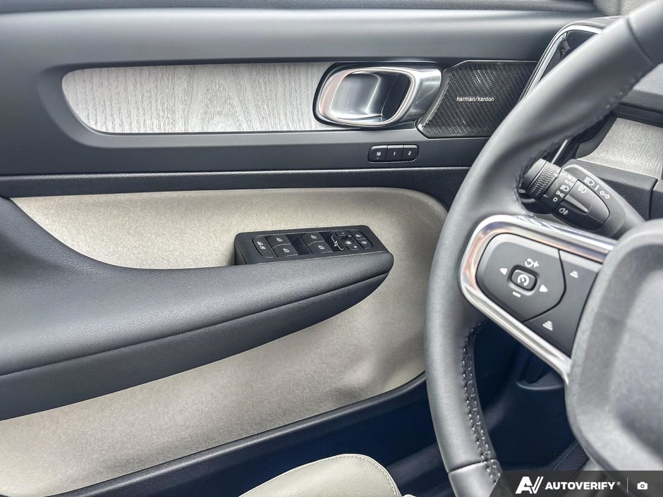 2026 Volvo XC40 Ultra Dark Theme-17