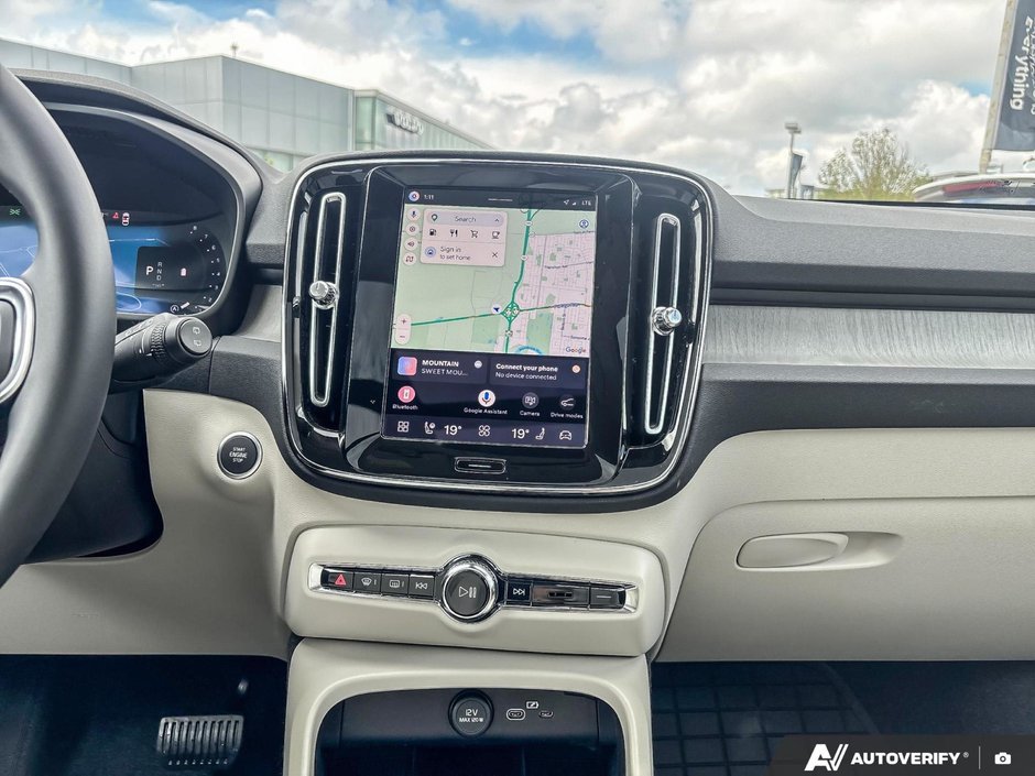 2026 Volvo XC40 Ultra Dark Theme-19