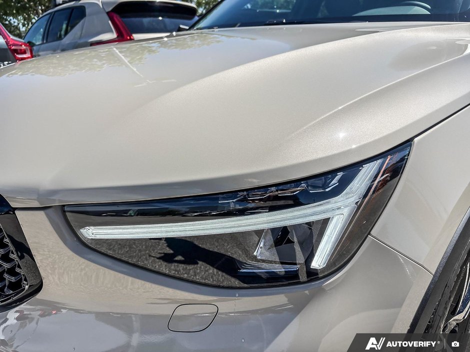 2026 Volvo XC40 Core Dark Theme-10