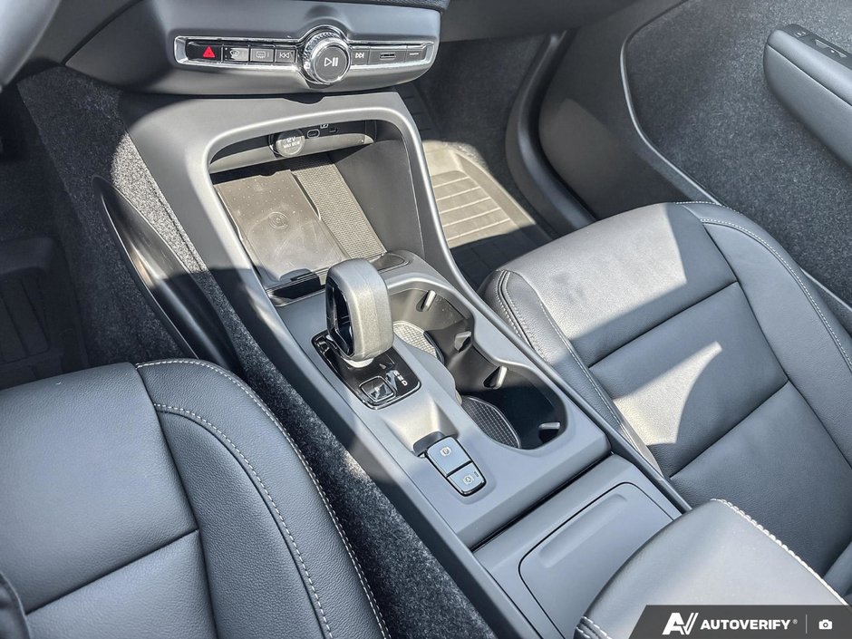 2026 Volvo XC40 Core Dark Theme-17