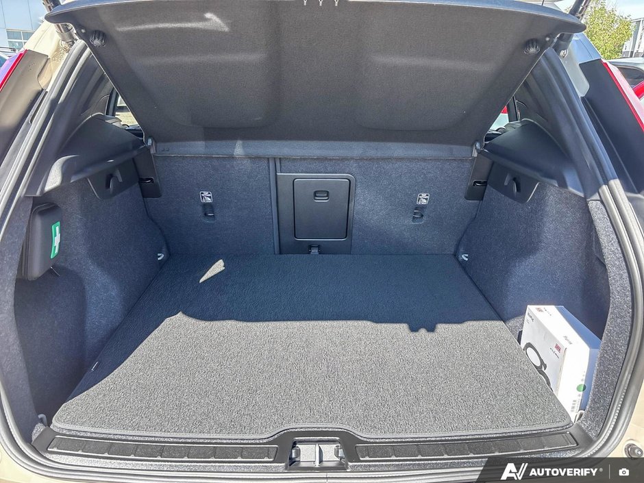 2026 Volvo XC40 Core Dark Theme-7