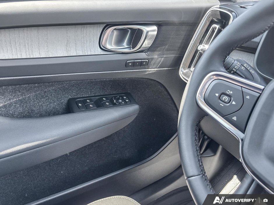 2026 Volvo XC40 Core Dark Theme-16