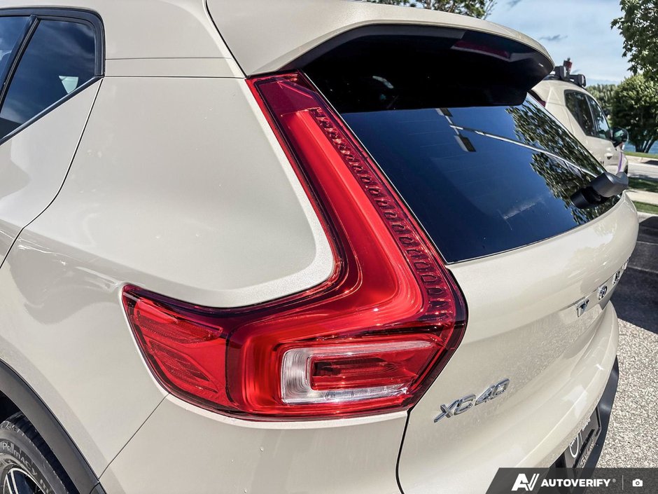 2026 Volvo XC40 Core Dark Theme-11
