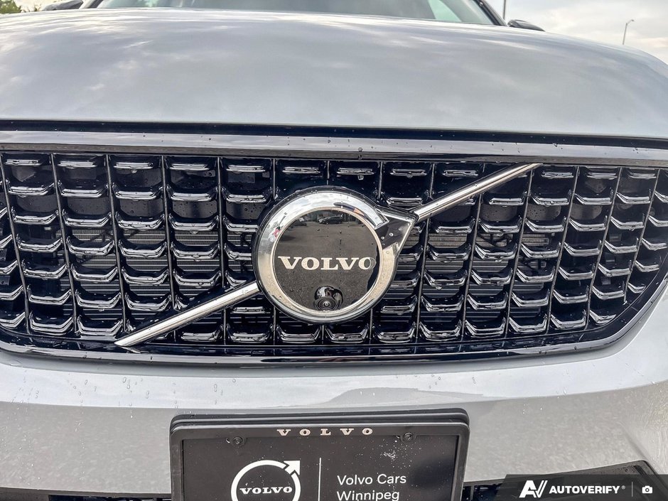 2026 Volvo XC40 Plus Dark Theme-6