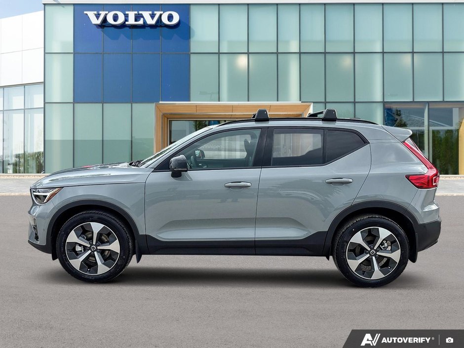 2026 Volvo XC40 Plus Dark Theme-2