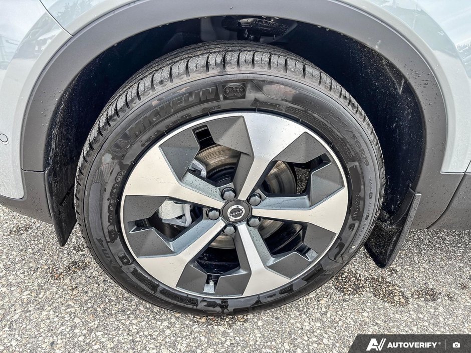 2026 Volvo XC40 Plus Dark Theme-9
