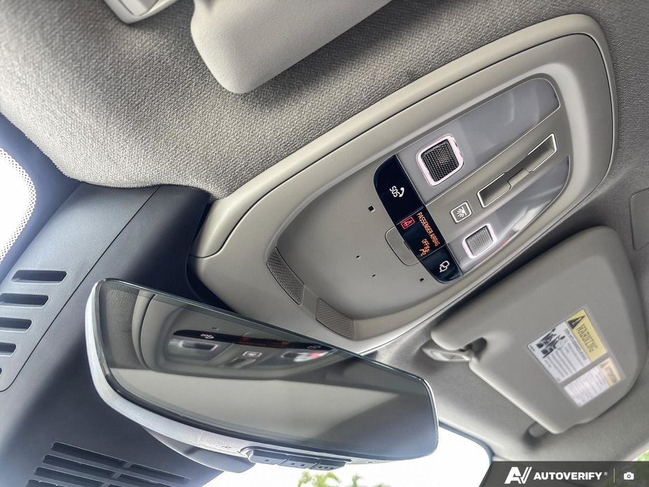 2026 Volvo XC40 Plus Dark Theme-21