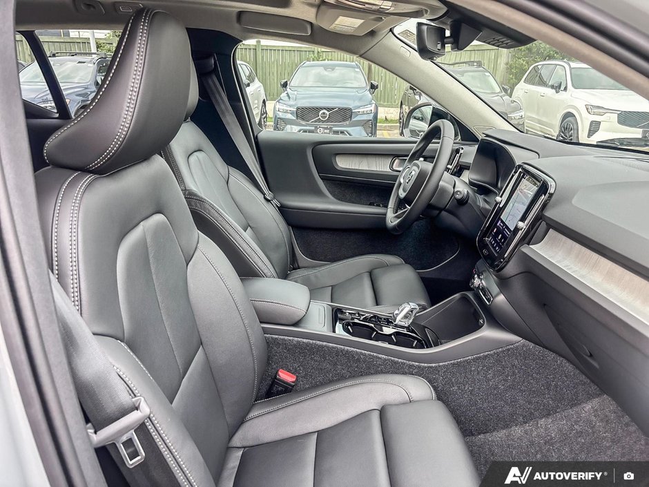 2026 Volvo XC40 Plus Dark Theme-22