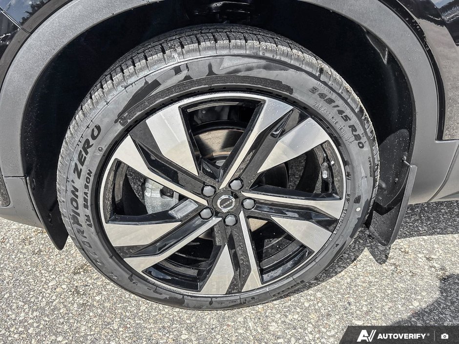 2026 Volvo XC40 Plus Dark Theme-9